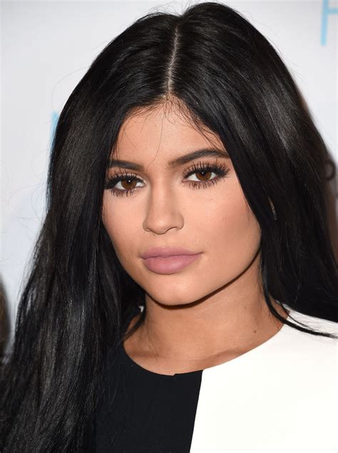 so this is how kylie jenner keeps her skin so clear glamour