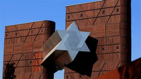 hungary s new holocaust museum divides jews reuters video