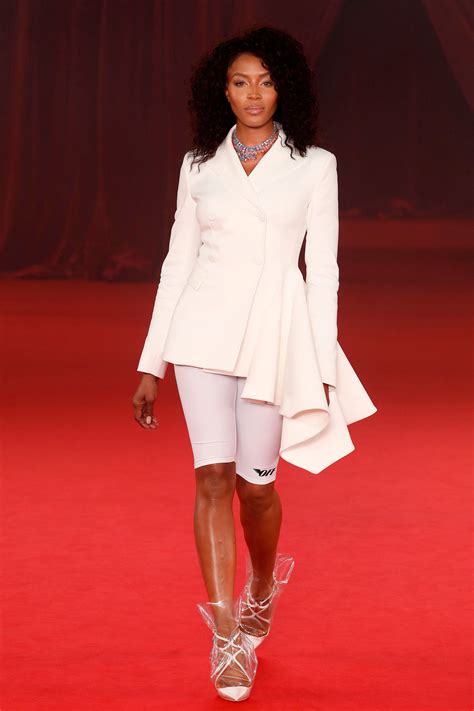 Naomi Campbell Closes Off White Spring 2018s Princess Diana Tribute