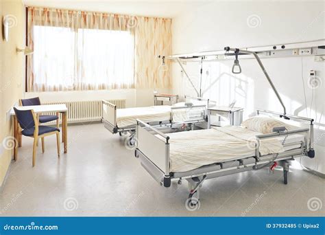 De Dubbele Ruimte Van Het Het Ziekenhuisbed Stock Afbeelding Image Of Gezondheid Ruimten