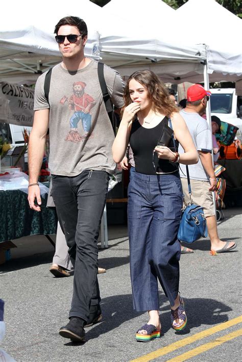 Joey King With Boyfriend Jacob Elordi At The Farmers Market 12 Gotceleb