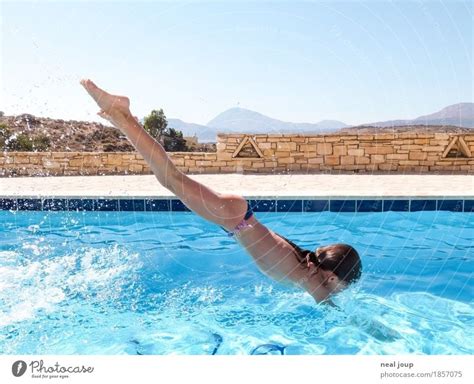 Splash Sommer Schwimmbad Ein Lizenzfreies Stock Foto Von Photocase