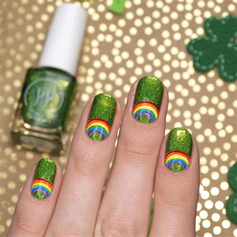 There are two accent nails with a shamrock and chevron design. 8 Perfect Designs for your St Patrick's Day Nails ...