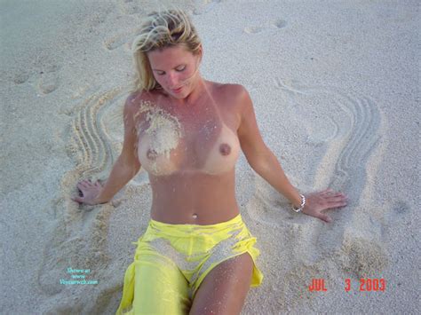 Topless Girlfriend At Beach June 2008 Voyeur Web Hall