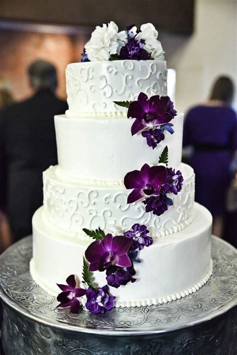 28 Stunning Spring Wedding Cakes Ideas To Embrace In 2020 Violet Wedding Cakes Purple Wedding