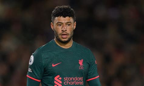 Alex Oxlade Chamberlain Faces Dilemma Over January Or Summer Liverpool Exit Daily Mail Online