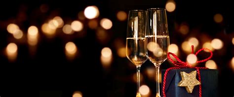 There are 17167 champagne christmas for sale on etsy, and they cost 19,13 $ on average. The Best Champagne Holiday Gifts for Every Person on Your List - Vinfolio Blog