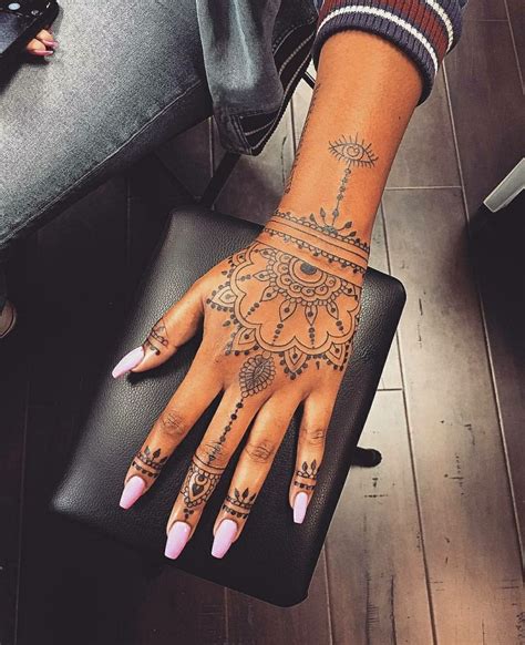 Pin By Eleana On Tattoos Rihanna Hand Tattoo Hand And Finger