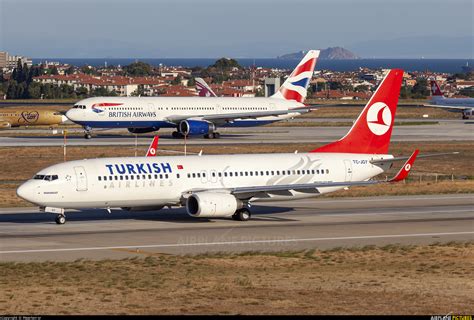 Tc Jgy Turkish Airlines Boeing 737 800 At Istanbul Ataturk Photo