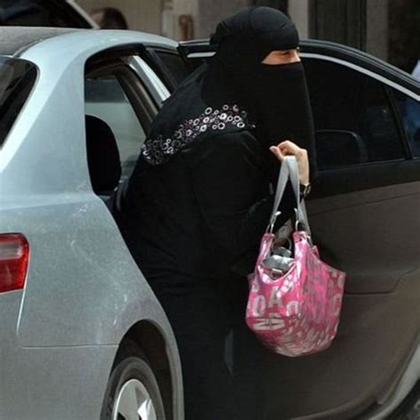سعودی عرب ڈرائیونگ پر پابندی کے خلاف کام کرنے والی کارکن دوبارہ گرفتار