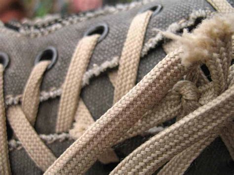 Science Shows Why Shoelaces Come Untied