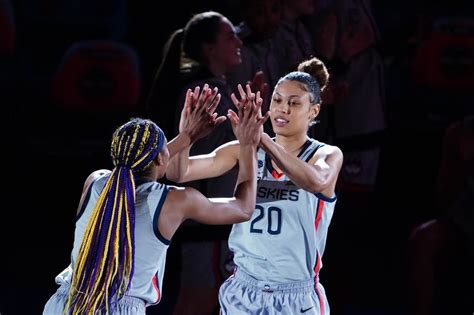Uconn Womens Basketball 2020 21 Season In Review Frontcourt The Uconn Blog