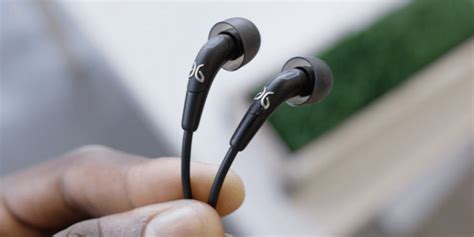 Top 3 Best Wireless Earbuds For Small Ears In 2020