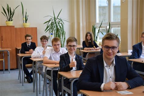 Egzamin ósmoklasisty 2022 W Szkole Podstawowej Nr 10 W Sieradzu Zdaje 183 Uczniów ZdjĘcia