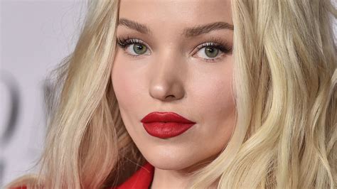 Dove Cameron Flaunts Midriff In Plunging White Corset At Amas
