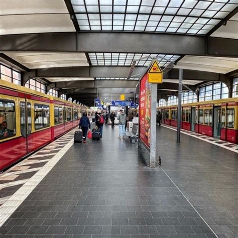 Tren i̇stasyonu ve hafif raylı sistem i̇stasyonu. Bahnhof Berlin Zoologischer Garten | Zoologischer garten ...