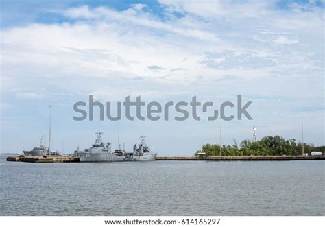 Navy Ship Port Stock Photo 614165297 Shutterstock