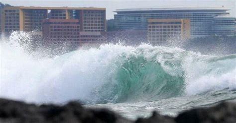 Tsunami Like Waves Hits Busan Video Up Daily