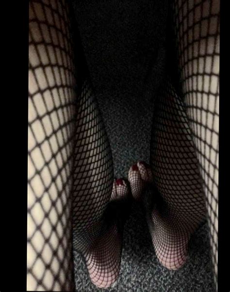 Dozen Gwen Stefanis Feet Pics Pics Holder Collector Of Leaked Photos