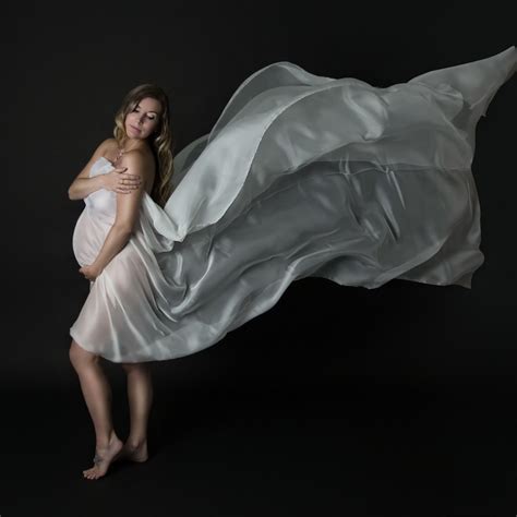 This Is How You Accessorize A Maternity Photo Shoot Photographytalk