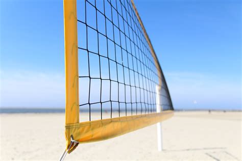 Feb 22, 2018 · das ziel bei volleyball ist, dass der ball auf dem boden des gegnerischen spielfeldes landet und zu verhindern, dass dieser auf dem eigenen spielfeld landet. Kostenloses Foto zum Thema: beach-volleyball, spielfeld ...