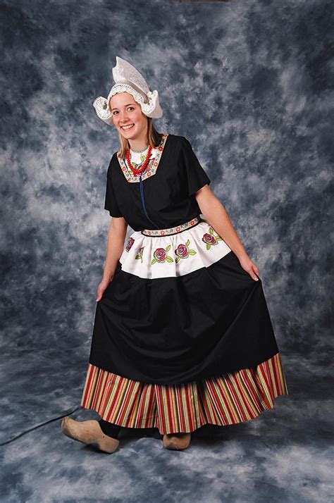 volendam netherlands traditional outfits dutch clothing costumes around the world
