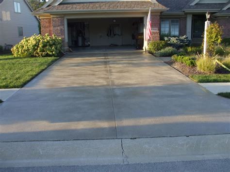 Coming from a professional, the way this pour was handled could be a recipe for a very costly disaster. Concrete Driveways Contractor - Roseville, California