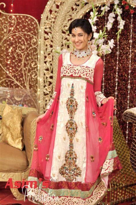 Shaista moved to south africa with her three youngsters and came shaista lodhi is a pakistani conceived host and entertainer. Shaista wahidi in wedding wardrobe - XciteFun.net