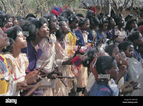 Fertility Dance Girls Meet Boys Lake Langano Ethiopia Stock Photo Alamy