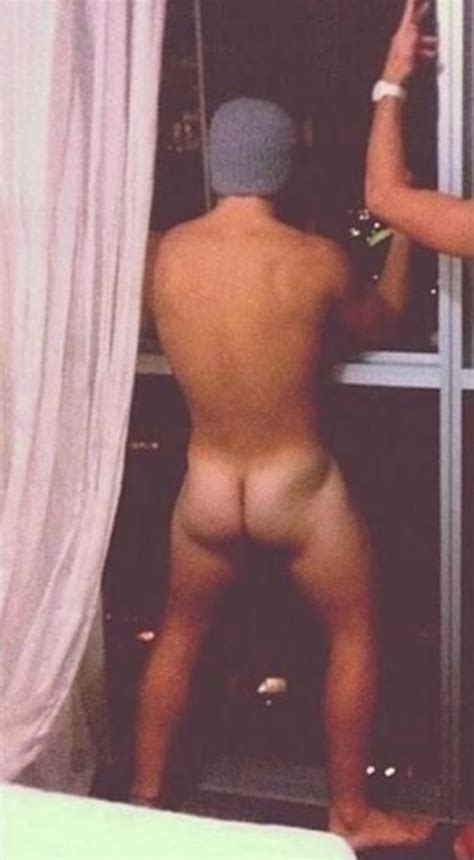 Louis Tomlinson Naked Butt On Instagram Naked Male Celebrities