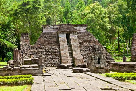 La PirÁmide Maya De Candi Sukuh En Java Indonesia