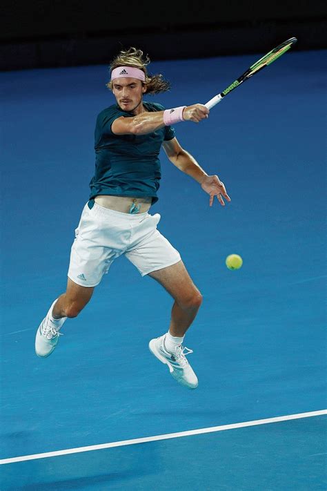 I was born in athens, greece at 12th of august 1998 to a greek father from karditsa, greece and a russian mother from moscow, russia. Stefanos Tsitsipas: kind van de Griekse crisis is nu een ...