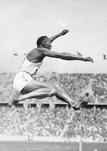 I primi sei disputano la finale (tre ulteriori salti). Jesse Owens - Wikipedia