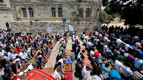 Muslims Return To Al Aqsa Mosque To Pray After Israel Removes Security