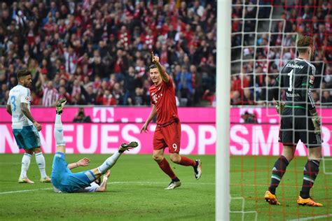Robert Lewandowski Notches Brace As Bayern Munich Beat Schalke 04