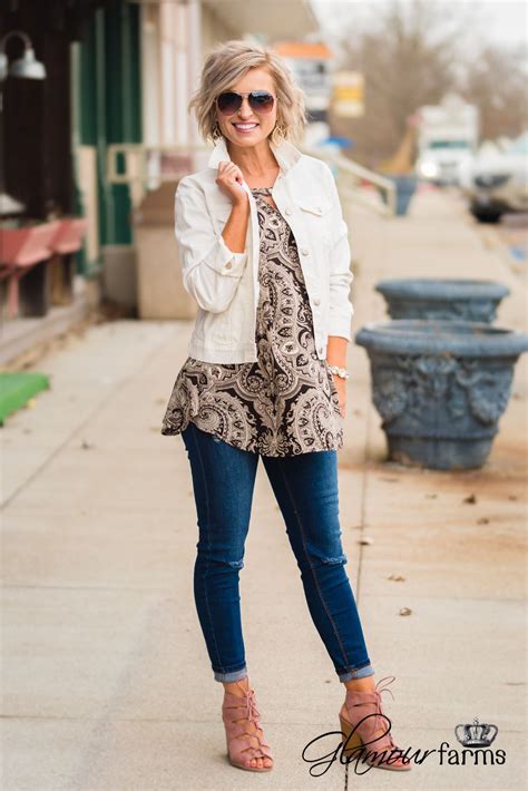 18 Spring Outfits For Women Over 50 To Look Trendy And Chic