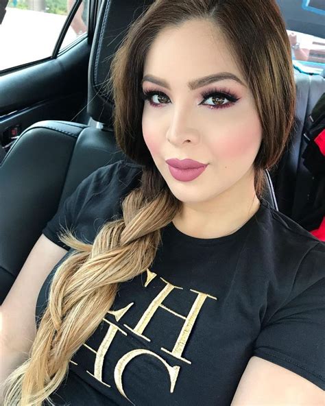 Karla Mercado👸🏼 On Instagram “bonito Domingo 🖤 💛” Karla Mercado Attractive Girls Tips Belleza