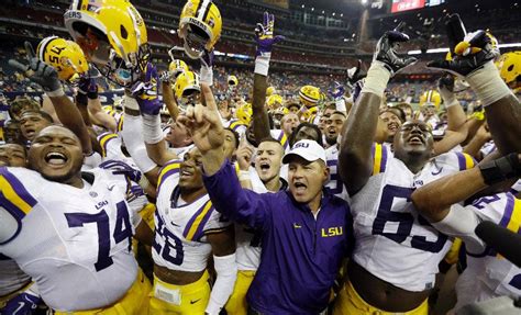 Former Lsu Coach Les Miles Accused Of Inappropriate Conduct With Female Students Report Fox News