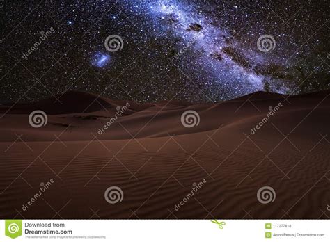 Vistas Asombrosas Del Desierto Del Sáhara Debajo Del Cielo Estrellado