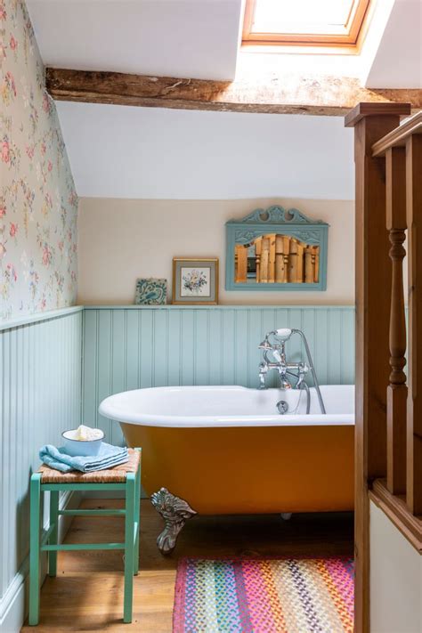 Filter by style, size and many features. Traditional bathroom ideas: 20 ways to create a classic ...