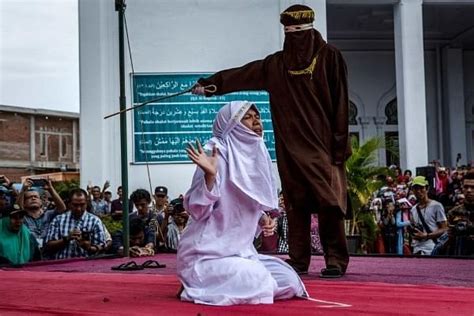 indonesia flogging of unmarried couples tipplers for islamic law violation continues despite