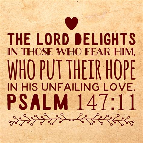 ‪The LORD delights in those who fear him, who put their hope in his