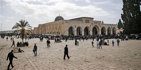 Rahmân ve rahîm olan allah´ın adıylakendisine âyetlerimizden bir kısmını gösterelim diye kulunu (muhammed'i). Mescidi Aksa ne zaman kıble oldu? | Mescid-i Aksa ...