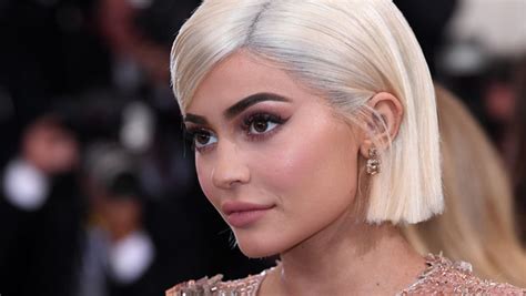 Kylie Jenner Says ‘temporary Lip Fillers Helped Her Overcome