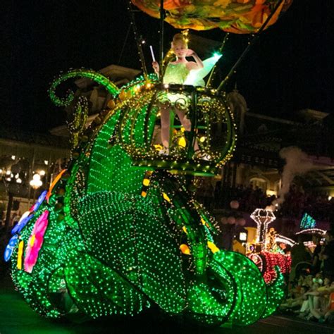 6 Tips For Taking Kids To Disneys Evening Parades Dont Just Fly