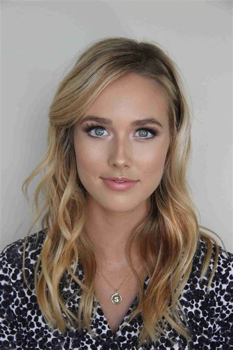 How To Do Makeup For Hazel Eyes And Blonde Hair Wavy Haircut