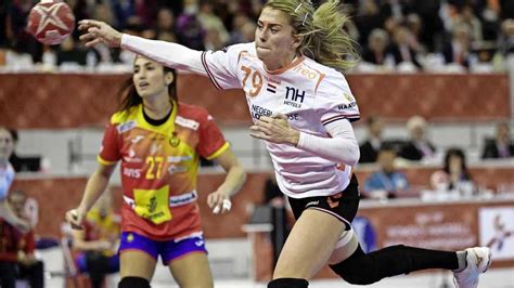 Estavana polman (28) kan vanavond weer lekker in haar eigen bed slapen. Trainingsstage Estavana Polman bij Oranje na zware ...