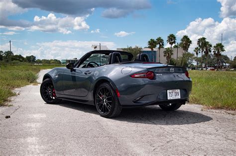 5 Reasons Why We Adore The Mazda Mx 5 Miata Carbuzz