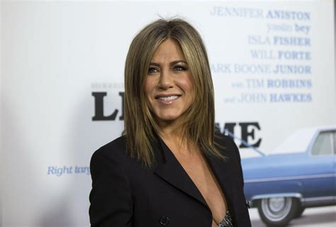 Pregnant Jennifer Aniston At Life Of Crime Premiere In Hollywood