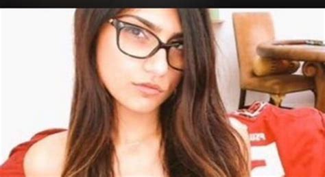 عربية نجمة الإباحية تشعل مواقع التواصل الاجتماعي وتهديدات لها بالقتل